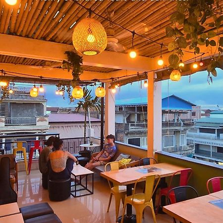 The Place Hostel Battambang Bagian luar foto