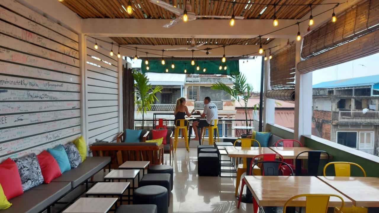 The Place Hostel Battambang Bagian luar foto