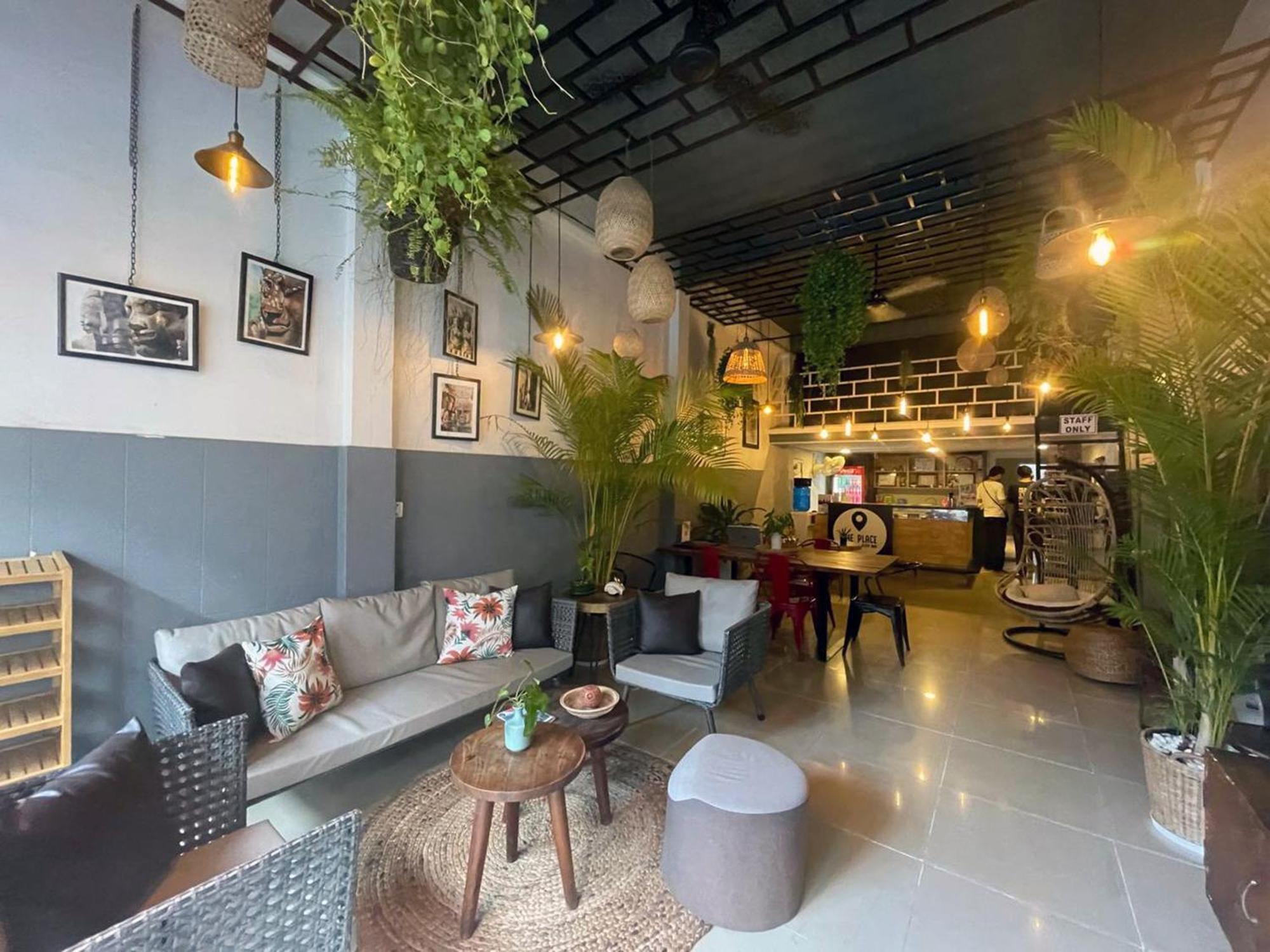 The Place Hostel Battambang Bagian luar foto