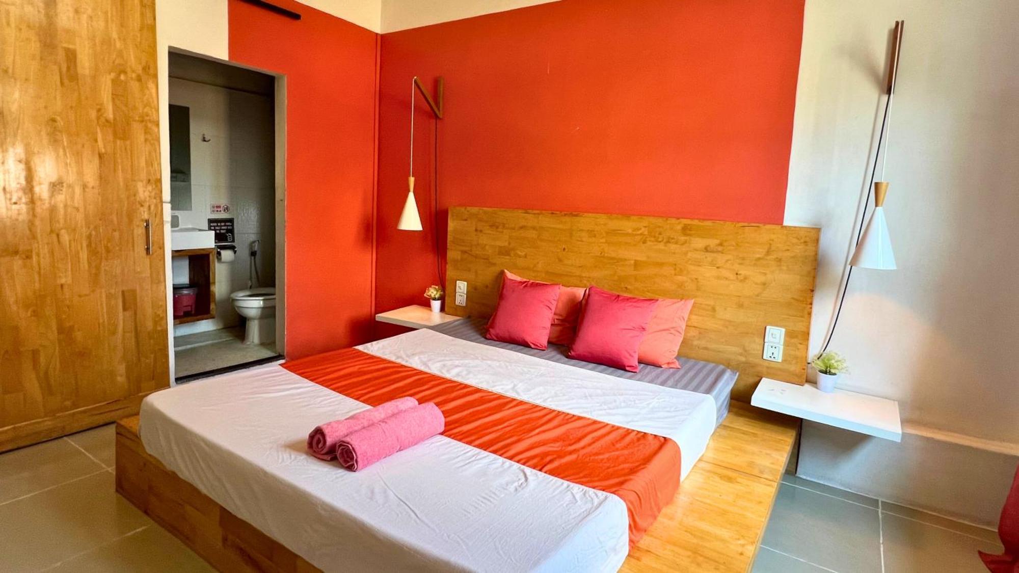 The Place Hostel Battambang Bagian luar foto
