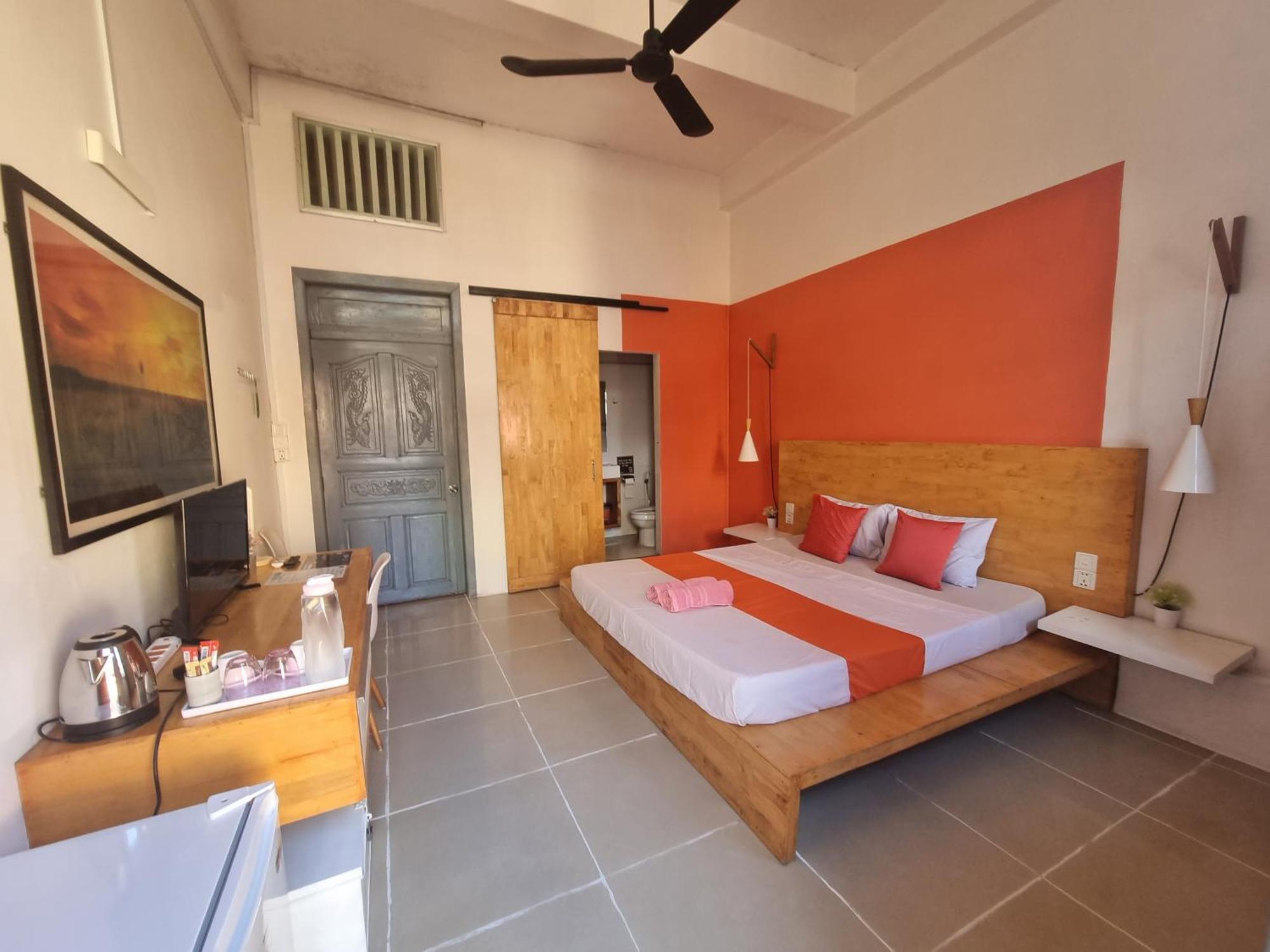 The Place Hostel Battambang Bagian luar foto